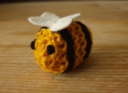 Knitted Bees